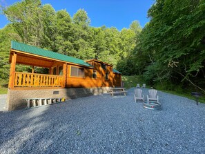 Outdoor dining - Wifi - Fire Pit - Mountain View & Stream (Bryson City)
