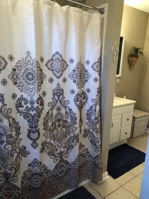 Combined shower/bathtub, hair dryer, towels, soap