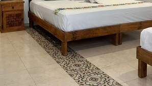 Comfort Room | Desk, laptop workspace, WiFi (free), individually furnished - El Peregrino (Valladolid)