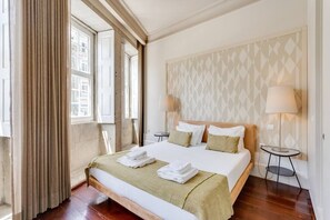 1 bedroom, travel crib, WiFi, bed sheets - Traça Apartments by DA'HOME - Studio #2 (Porto)
