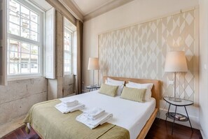 1 bedroom, travel cot, WiFi, bed sheets - Traça Apartments by DA'HOME - Studio #6 (Porto)