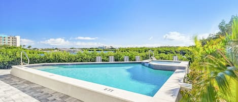 Piscine extérieure, piscine chauffée