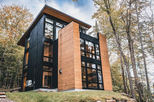 Contemporary in Nature Cabin w/ Spa, Sauna & EV Friendly