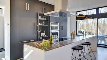 冰箱、微波炉、烤箱、炉灶