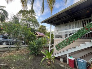 المنطقة المحيطة بالمنشأة