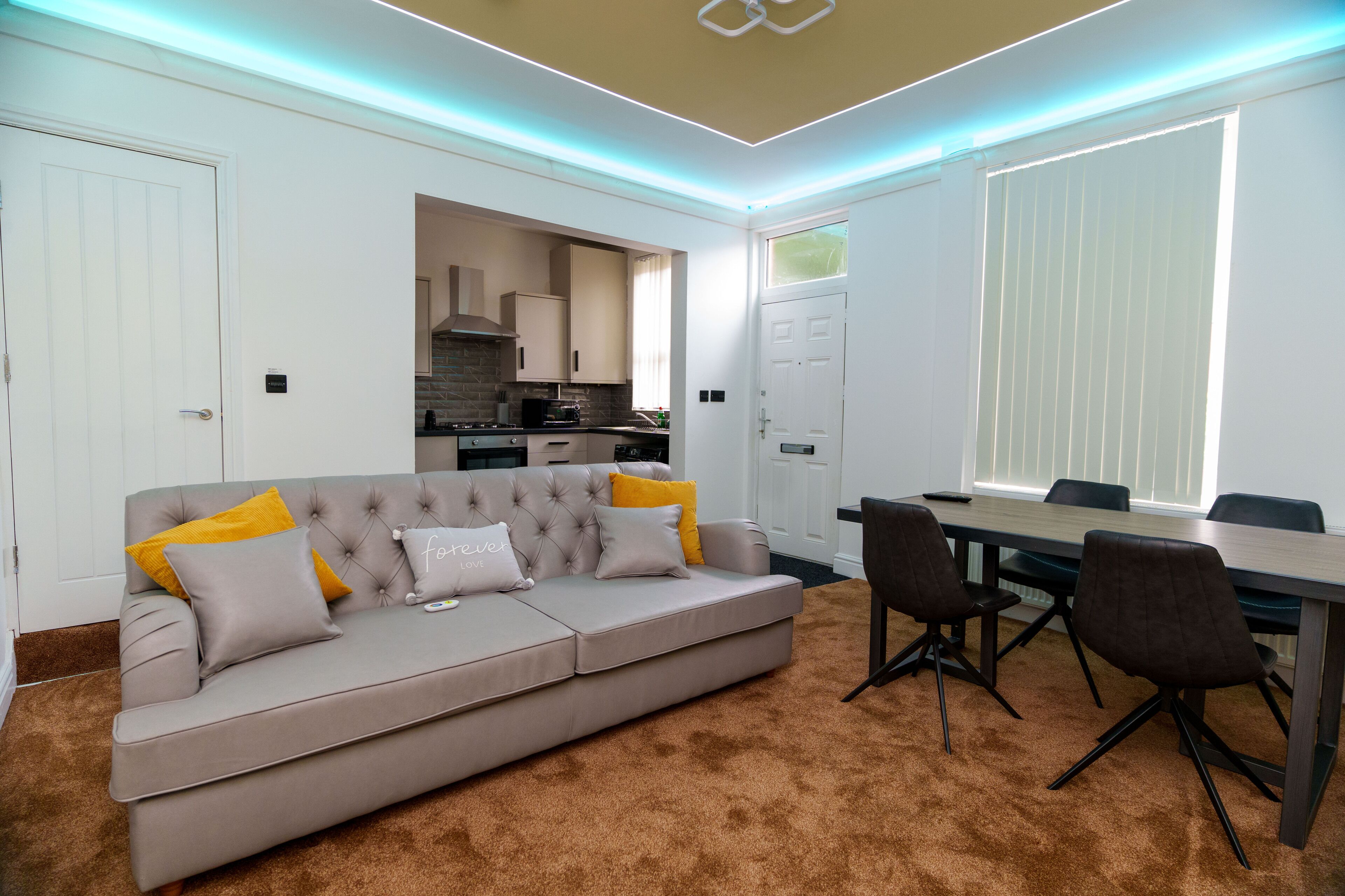 House, Ensuite | Lounge