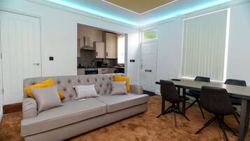 House, Ensuite | Lounge