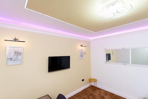House, Ensuite | Lounge