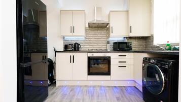 House, Ensuite | Shared kitchen