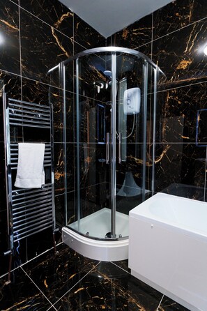 House, Ensuite | Bathroom
