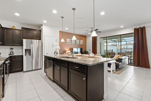 Your perfect family getaway Fits up to 15 people! Townhouse in Kissimmee 4ba4be