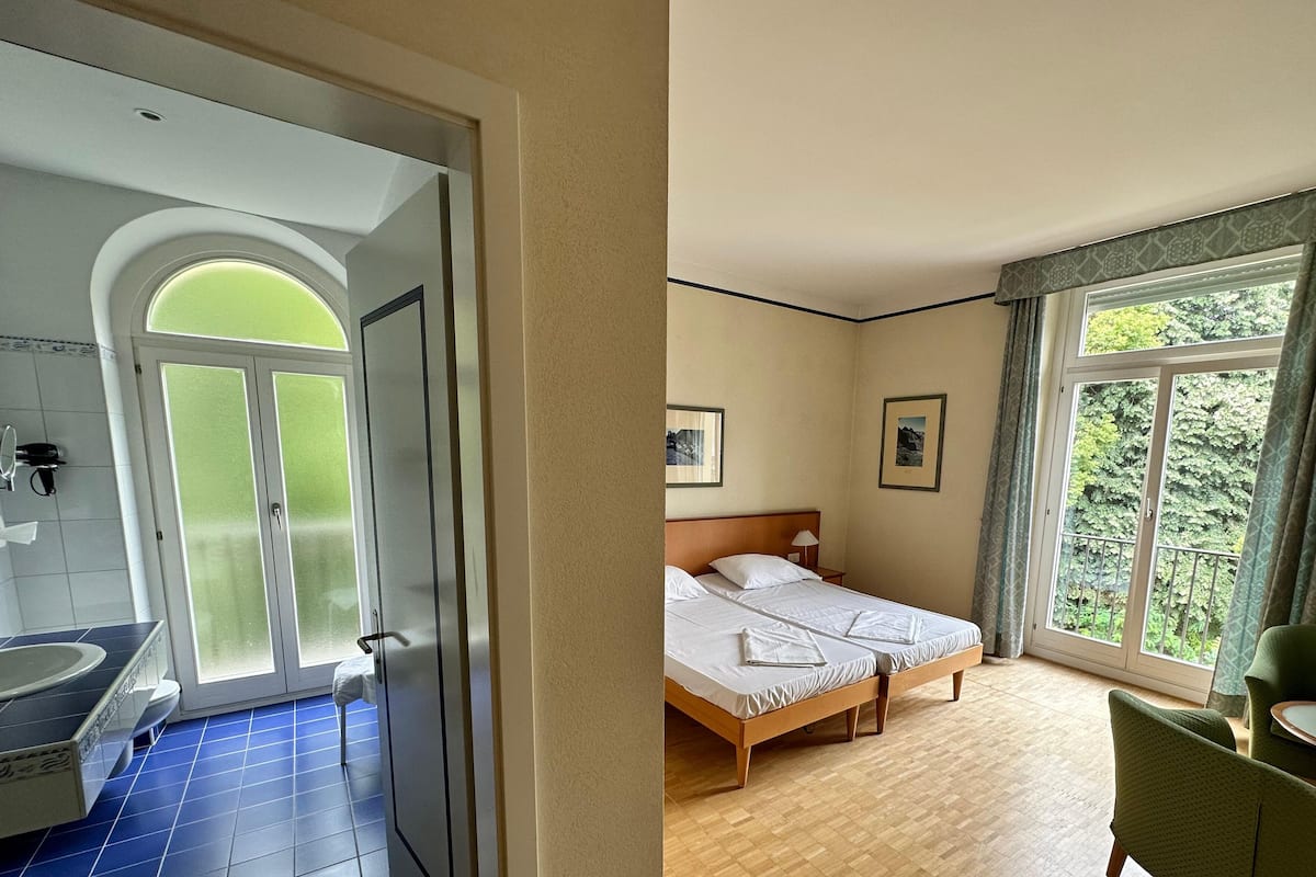 Deluxe Quadruple Room, Lake View | Desk, WiFi (free), bed sheets