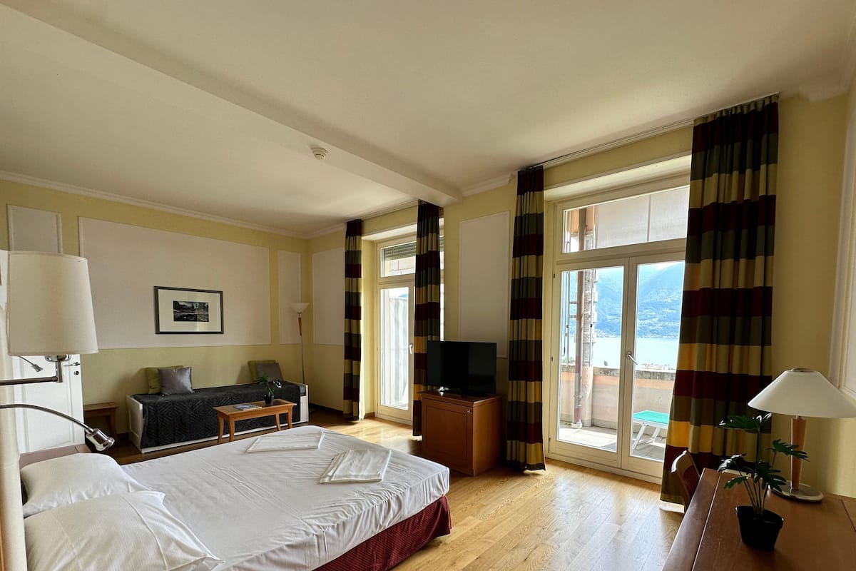 Panoramic Quadruple Room, Lake View | Desk, WiFi (free), bed sheets