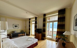 Chambre Quadruple Panoramique, vue lac | Bureau, Wi-Fi gratuit, draps fournis