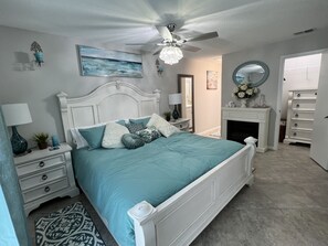 3 bedrooms, desk, iron/ironing board, travel crib
