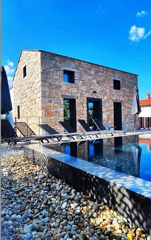 Pool - Design lovers stone house with stunning pool and a walking distance to the beach (Labin)