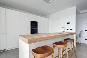 Frigorifero, microonde, forno, lavastoviglie