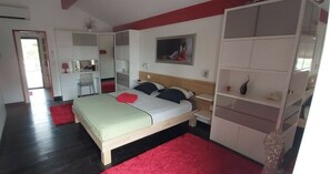 4 slaapkamers, een strijkplank/strijkijzer, wifi, beddengoed