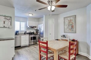 Fridge, microwave, oven, stovetop - Resort Breeze-2 BR, Pools, Hot Tub, Tennis, Beach (Hilton Head Island)