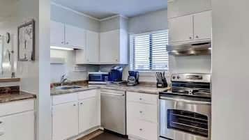 冰箱、微波炉、烤箱、炉灶