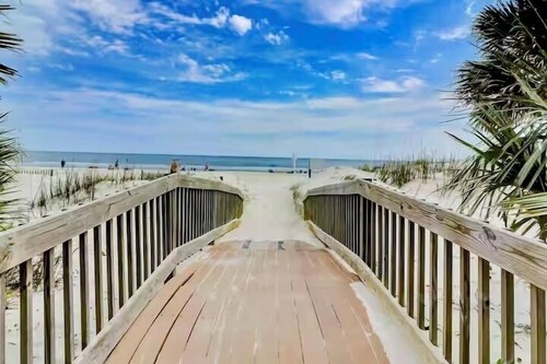 Resort Breeze-2 BR, Pools, Hot Tub, Tennis, Beach