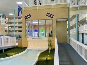 Una piscina cubierta, una piscina climatizada