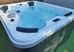 Outdoor spa tub - Studio Luxe 4 Pers Terrasse spa 600m Plage (Agde)