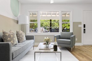 Een televisie en een kantoor