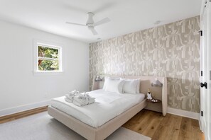 2 slaapkamers, een strijkplank/strijkijzer, internet