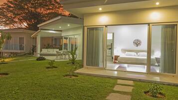 Luxury Villa, 1 King Bed, Ocean View, Poolside | 1 bedroom, Frette Italian sheets, premium bedding, Select Comfort beds