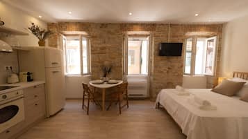 1 bedroom, iron/ironing board, free WiFi