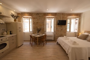 1 chambre, fer et planche à repasser, accès au Wi-Fi (inclus)