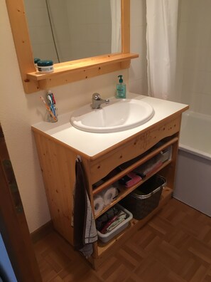 Bathtub
