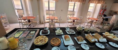 Desayuno bufé gratuito y diario