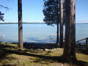 Beach nearby - TORCH LAKE WATERFRONT HOME AVAILABLE AUG 17-24 AND AUG 24-31, 2024!! (Rapid City)