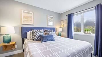 3 chambres, bureau, fer et planche à repasser, lit parapluie