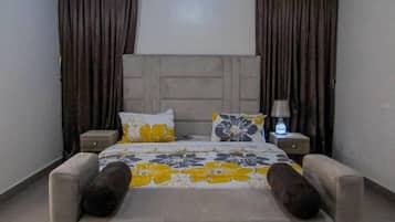 Premium-Apartment | 3 Schlafzimmer, schallisolierte Zimmer, Bügeleisen/Bügelbrett