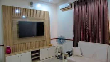 Apartemen Premium | Area keluarga | TV plasma