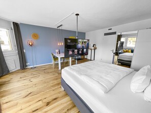 1 chambre, bureau, fer et planche à repasser, Wi-Fi