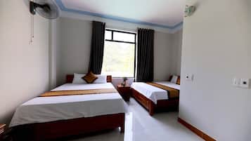 1 bedroom, desk, WiFi