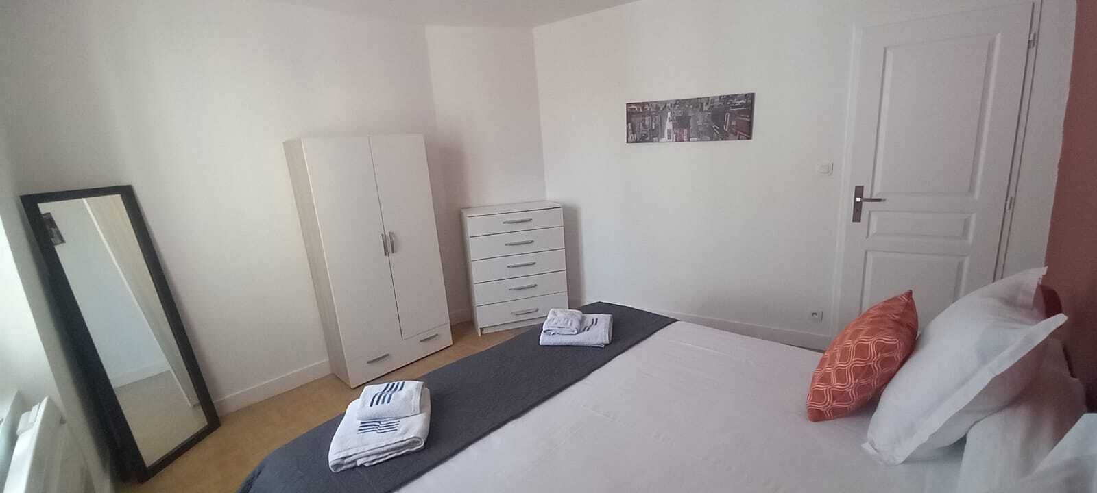 2 habitaciones, wifi gratis y ropa de cama 