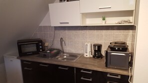 ثلاجة، ميكروويف، فرن، موقد طهي مسطح