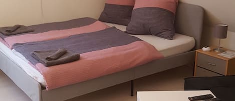 1 多间卧室、免费 WiFi、床单