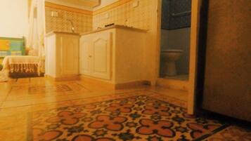 Douche, sĂšche-cheveux