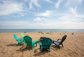 On the beach - Your Perfect Lakeside Stay at Lake Huron Cottage 3 (Greenbush)