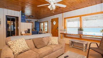 Una televisión, una oficina