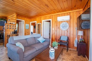 Televisión y oficina 