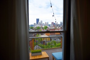 Interior - 2 Bedroom/ 2 Bath- 5 mins to stadiums - BEST city views - Free parking! (Pittsburgh)