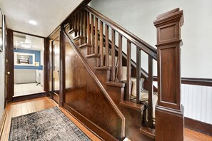 Interior - 2 Bedroom/ 2 Bath- 5 mins to stadiums - BEST city views - Free parking! (Pittsburgh)