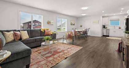 Castle View | Sleeps 15 | 5 Bedrooms & 2 Kitchens!